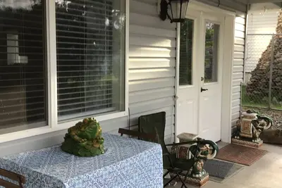 Image de Daylight Basement Fully Furnished Apartment. Home Away From Home