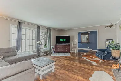 Image de Smart TVs I Fenced Yard I Nature Views I Spacious
