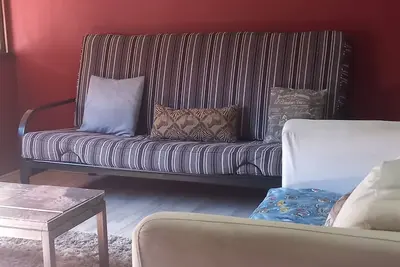 Image de Apartment in quiet, leafy suburb-safe parking, own entrance-keys and gate remote