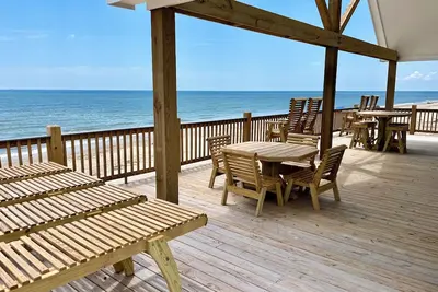 Image de Beachfront-Hottub- 5br-4ba, amazing deck, grill & chill, hoops, kids’ loft, pets