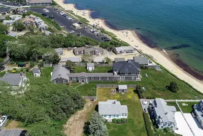 Image de Ocean front Family Compound with a 200-foot private beach, on Nantucket Sound