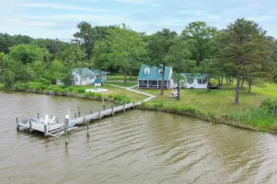 Image de About Time! - Remote Waterfront Home with Dock - Sleeps 15-New Ev Charger!