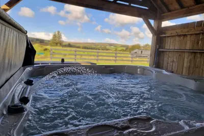 Image de Beautiful countryside house with hot tub