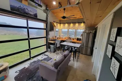 Image de The Little House in the Garage