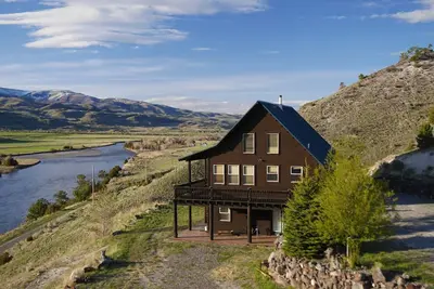 Image de Elk Cabin: Epic Views of the Yellowstone River