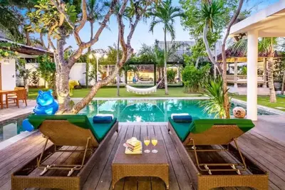 Image de 5 Bed villa with big garden, amazing location near Beach in Canggu