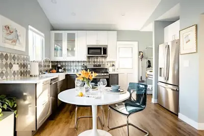 Image de Adorable guest house walking distance to Rose Bowl\n