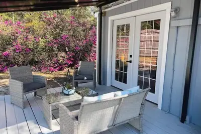 Image de Cozy Cottage - King Bed - Close to Beaches - Dog Friendly - Firepit - Backporch