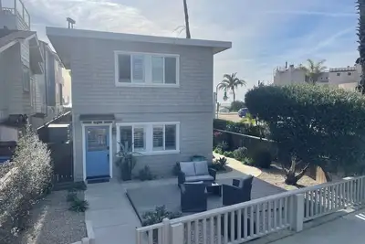 Image de Sandyland Escape - 2 Bedroom Condo in Carpinteria that is steps from the sand!