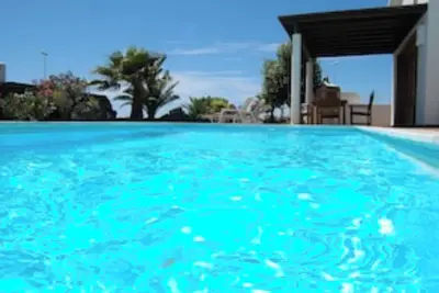 Image de Villa Espaciosa con Piscina Climatizada y Amplio Patio Privado