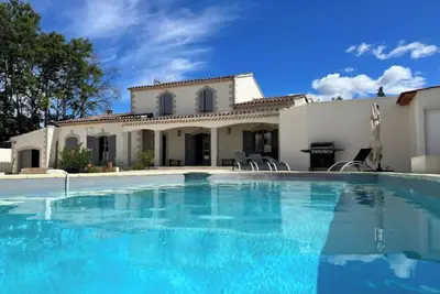 Image de Séduisante villa provençale à L'Isle sur  Sorgue dans le quartier de St Antoine