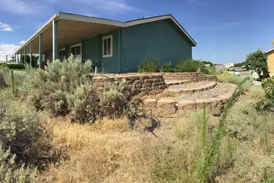 Image de Desert Aire golfers paradise! Watch the golfers and enjoy views of the river.