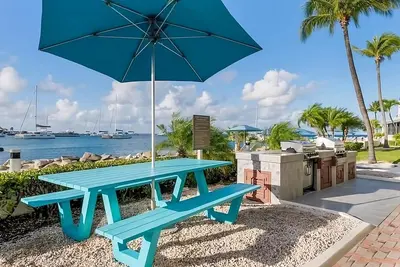 Image de Gorgeous Direct Beach Access  2 King Bedrooms Ground Floor