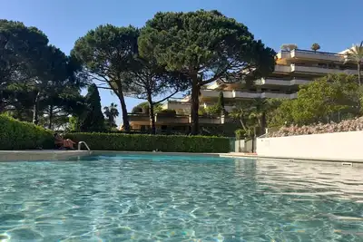Image de Château de la Pinède - début Cap d'Antibes - garden flat, swimming pool, tennis.