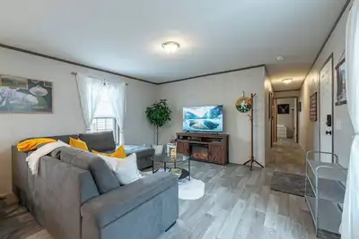 Image de Cozy Lodge House - 3br+Bbq - 5 min to Bzn Airport