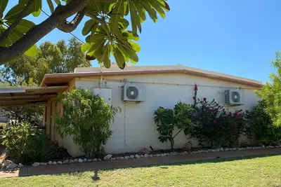 Image de 11 Page Street - Cute little Block Home