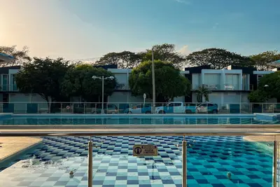 Image de Luxury Home Fully Loaded 3 Bedroom 4. 5 Bath