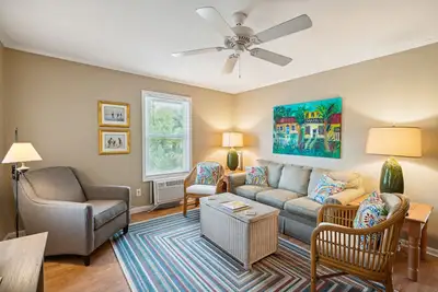 Image de Sullivans Island condo, centrally located, near beach & more  - 20 Island House