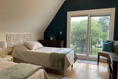 Image de Single Family Home in the Heart of Chicago. By Uic, Medical District, Pilsen!