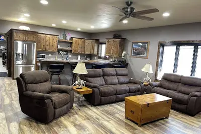 Image de Large Country Home with a Garage Mahal for an Entertainers Dream