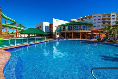 Image de Beachfront Ground Floor One Bed Condo Water Slides Las Palmas Resort Sandy Beach