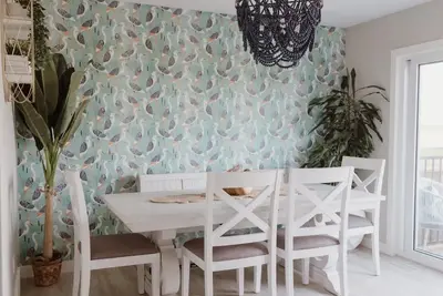 Image de Dock 98 relaxing beachy townhouse in beautiful  sylvan lake w/hot tub