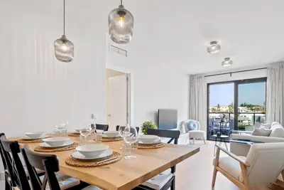 Image de Appartement à Mijas Suite de 3 chambres avec piscine et parking