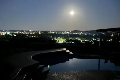 Image de Kingsview Luxury Retreat above the city 1 King Bed 2 Queen beds