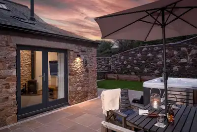 Image de The Dairy, Higher Yalberton Farm -  Free parking, Countryside view, Hot tub