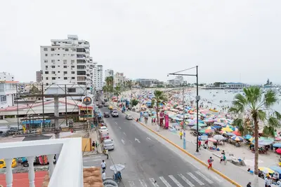 Image de Captivating 4-Bedroom Apartment in Salinas