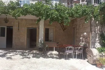 Image de Appartement de deux chambres avec la terrasse Selca, Brac (A-22969-a)