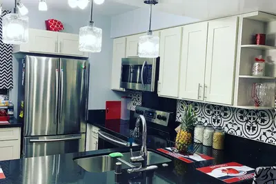 Peaceful Peacock Palace in Makaha