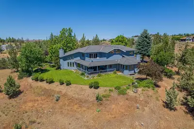 Image de Stunning Hillside Retreat w/ Panoramic Views, Pet Friendly, Pool Table, Huge Deck, 1 Mile 2 Downtown