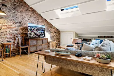 Image de Luxurious Penthouse with Modern Design in Downtown