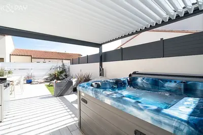 Image de Maison Neuve Avec Spa Pergola Terrain De Boules