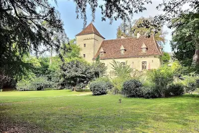 Image de Demeure de charme dans un village du Quercy avec un parc, tennis et piscine