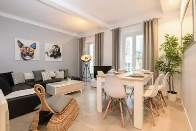 Image de \"Le Trendy\", central with A/C