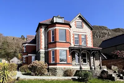 Image de Elevated luxury family holiday home, beautifully decorated.