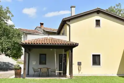 Image de Family and pet friendly village house with vineyards.