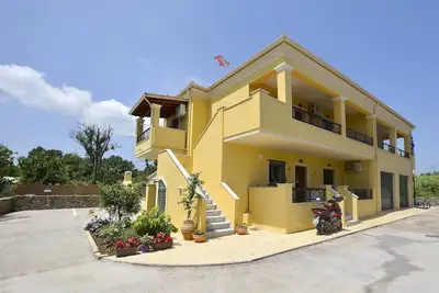 Image de Sunflower Apartment by Corfuescapes