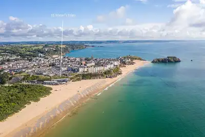 Image de 16 Waters Edge, Holiday Apartment South Beach, Tenby, Sleeps 4, 2 bedrooms, bathrooms