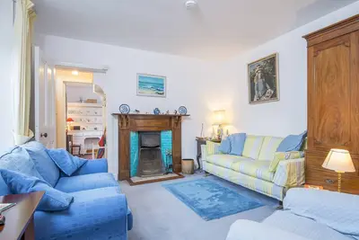 Image de 2 Dingle Cottage, Holiday Cottage Waterwynch, Tenby, Sleeps 6, 3 bedrooms, bathrooms