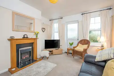 Image de 8 Garn Ingli, Holiday Home Fishguard, Sleeps 5, 3 bedrooms, bathrooms