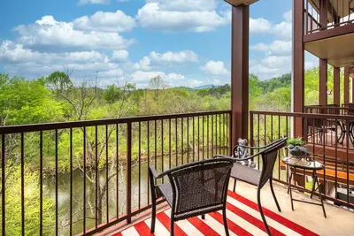 Image de River of Peace Condominium! River Side Condo In The Heart of Pigeon Forge!