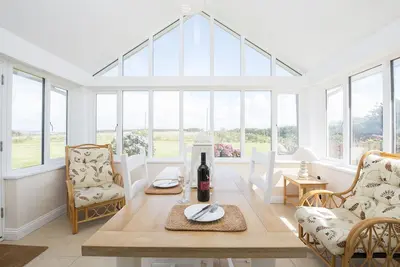 Image de Bryn y Brenin, Holiday Cottage Trefin, Sleeps 4, 2 bedrooms, bathrooms