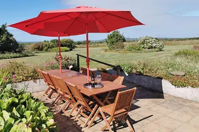 Image de Bryngarw, Holiday Home Trefin, Sleeps 12, 6 bedrooms, bathrooms