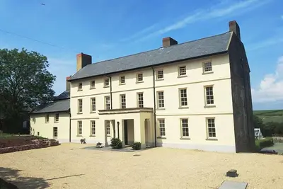 Image de Butterhill Grange, Holiday Home St Ishmaels, Near Dale, Sleeps 18, 8 bedrooms, bathrooms