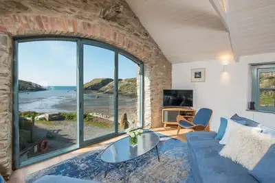 Image de Carreg Samson, Holiday Cottage Abercastle, Sleeps 8, 4 bedrooms, bathrooms
