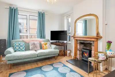 Image de Cherry Tree House, Holiday Cottage St Davids, Sleeps 5, 3 bedrooms, bathrooms