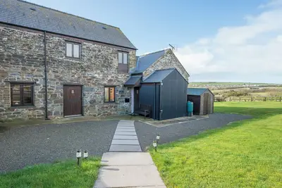 Image de Curlew Cottage, Holiday Cottage Camrose, Sleeps 9, 4 bedrooms, bathrooms